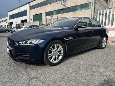 Usata Jaguar XE Business Edition 180 CV (132 kW) 2015 Bluazzurro Berlina