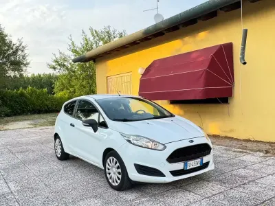 Usata Ford Fiesta 75 CV (55 kW) 2016 Bianco Utilitaria