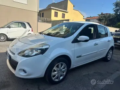 Usata Renault Clio II Luxe 101 CV (74 kW) 2010 Bianco Berlina