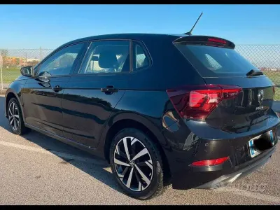 Usata VW Polo Comfortline 105 CV (77 kW) 2021 Nero Utilitaria