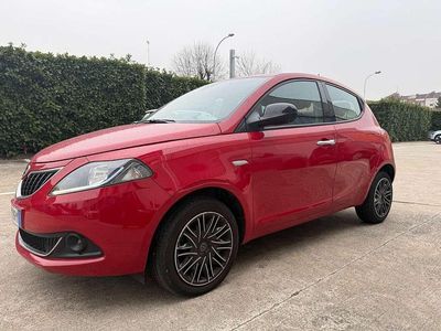Usata Lancia Ypsilon Gold 69 CV (50 kW) 2023 Rosso Utilitaria