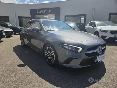 Usata Mercedes A180 Business 116 CV (85 kW) 2019 Grigio Berlina