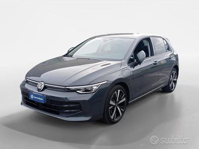 Usata VW Golf VIII Life 150 CV (110 kW) 2025 Grigio Berlina