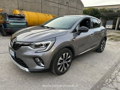 Usata Renault Captur Techno 143 CV (105 kW) 2023 Grigio SUV