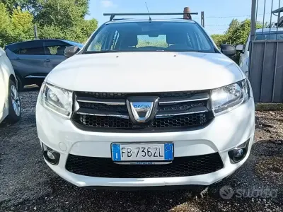 Usata Dacia Sandero Lauréate 90 CV (66 kW) 2015 Bianco Berlina