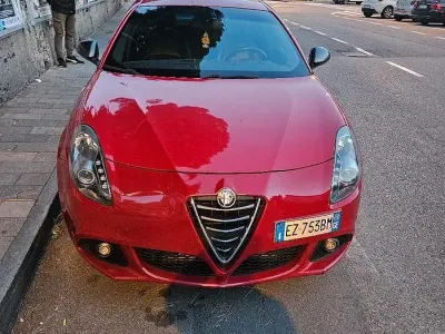 Usata Alfa Romeo Giulietta Distinctive 150 CV (110 kW) 2015 Rosso Utilitaria