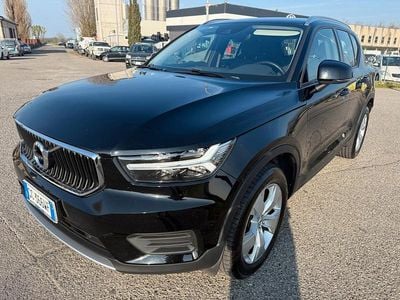 Usata Volvo XC40 Momentum 175 CV (128 kW) 2020 Nero SUV