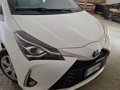 Usata Toyota Yaris Cool 90 CV (66 kW) 2018 Bianco Berlina