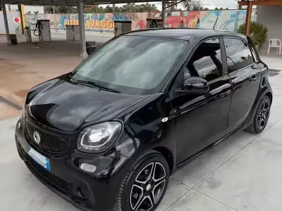 Begagnad Smart ForFour 71 HK (52 kW) 2016 Svart Halvkombi