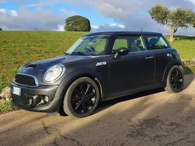 Usata Mini Cooper S 184 CV (135 kW) 2011 Nero Utilitaria
