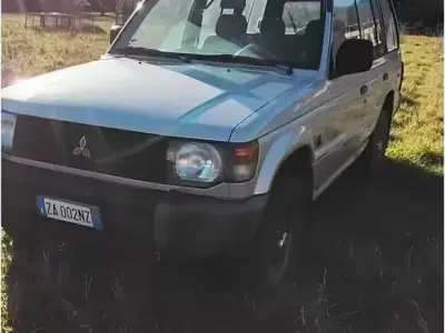 Usata Mitsubishi Pajero 84 CV (61 kW) 1995 Grigio SUV