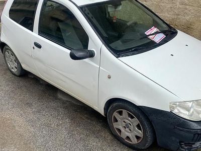 Usata Fiat Punto 69 CV (50 kW) 2004 Bianco Utilitaria