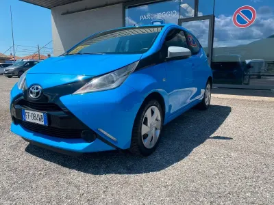 Usata Toyota Aygo X-play 69 CV (50 kW) 2016 Bluazzurro Utilitaria