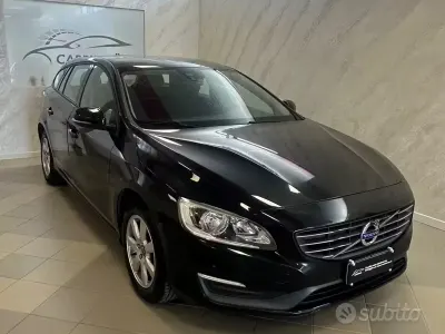 Usata Volvo V60 Momentum 115 CV (84 kW) 2014 Nero Station wagon