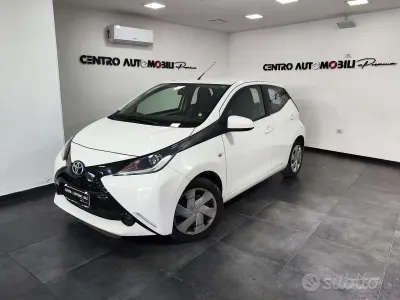 Usata Toyota Aygo X-wave 69 CV (50 kW) 2017 Bianco Utilitaria