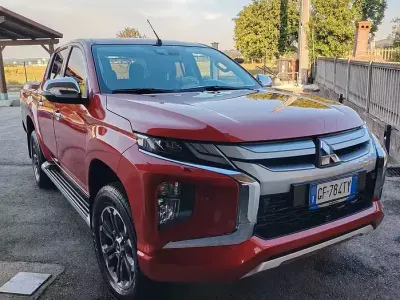 Usata Mitsubishi L200 150 CV (110 kW) 2021 Arancione Pick-up