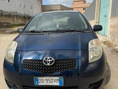 Second-hand Toyota Yaris 69 CP (50 kW) 2006 Albastru Berlinǎ
