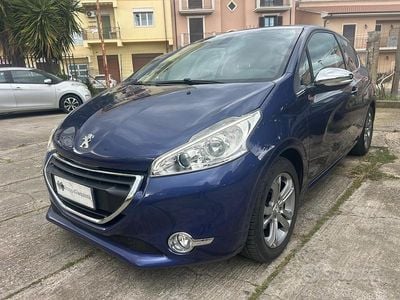 Usata Peugeot 208 Allure 92 CV (67 kW) 2015 Blu Utilitaria