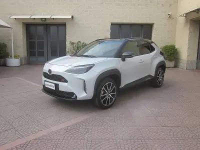Usata Toyota Yaris Cross Sport 92 CV (67 kW) 2024 Argento / tetto nero SUV