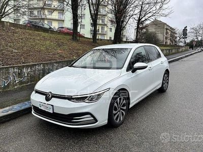 Usata VW Golf VIII Life 116 CV (85 kW) 2022 Bianco Utilitaria