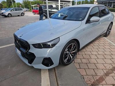 Usata BMW 520 M Sport 197 CV (144 kW) 2024 Grigio pastello Berlina