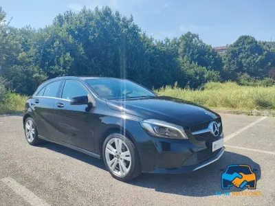 Usata Mercedes A180 109 CV (80 kW) 2017 Nero Utilitaria