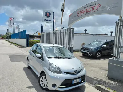 Usata Toyota Aygo Connect Style 68 CV (50 kW) 2013 Grigio Utilitaria