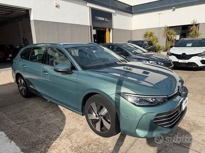 Blu Usata 2024 VW Passat Business Station wagon | 34.800 € (Buon prezzo)