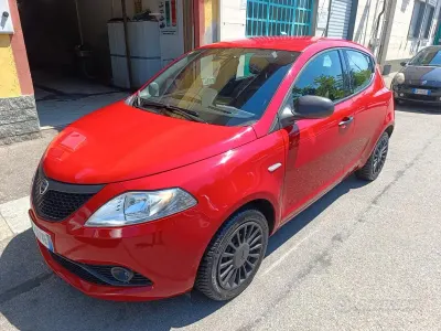 Usata Lancia Ypsilon 69 CV (50 kW) 2018 Rosso Utilitaria