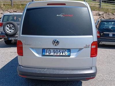 Usata VW Caddy 110 CV (80 kW) 2016 Grigio Monovolume