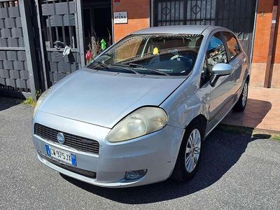 Usata Fiat Grande Punto Emotion 90 CV (66 kW) 2005 Blu/azzurro Utilitaria