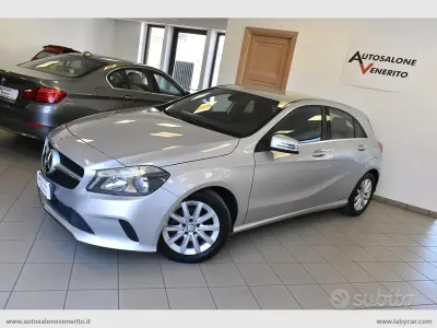 Usado Mercedes A180 Executive 109 CV (80 kW) 2016 Plateado Berlina