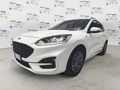 Usata Ford Kuga ST-Line 190 CV (139 kW) 2022 Frozen white SUV