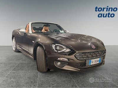 Usado Fiat 124 Spider Lusso 140 HP (102 kW) 2017 Castanho Cabrios