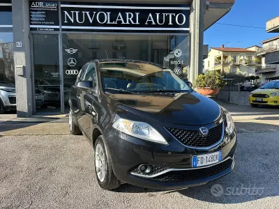 Usata Lancia Ypsilon Platinum 80 CV (58 kW) 2016 Nero Utilitaria