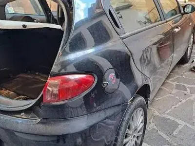 Usata Alfa Romeo 147 140 CV (102 kW) 2007 Nero Utilitaria