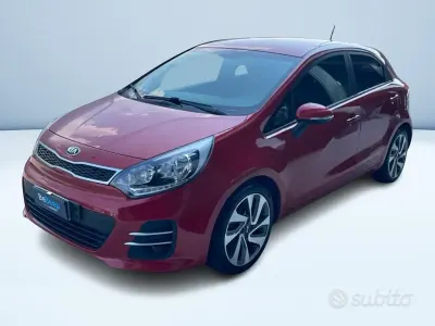 Usata Kia Rio 84 CV (61 kW) 2016 Rosso Utilitaria