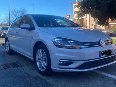 Usata VW Golf VII Executive 110 CV (80 kW) 2018 Argento Berlina