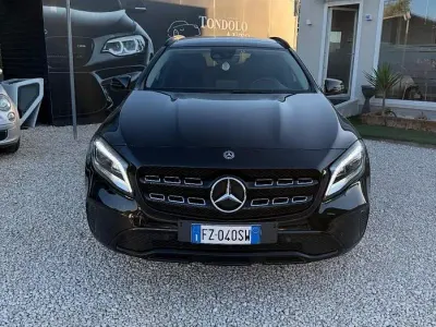 Usado Mercedes GLA200 Premium 136 CV (100 kW) 2019 Negro SUV