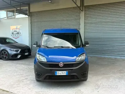 Usata Fiat Doblò 120 CV (88 kW) 2021 Blu Monovolume