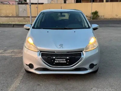 Usata Peugeot 208 68 CV (50 kW) 2013 Grigio Utilitaria