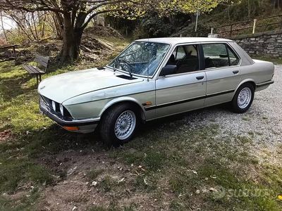Begagnad BMW 528 184 HK (135 kW) 1982 Grön Sedan