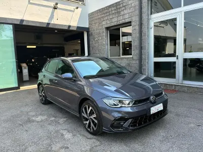 Usata VW Polo R-line 95 CV (69 kW) 2023 Grigio Utilitaria