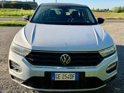 Käytetty VW T-Roc Business 110 HP (80 kW) 2021 Hopea Katumaasturi