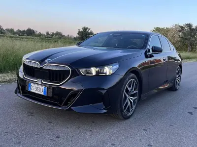 Usata BMW 520 M Sport 197 CV (144 kW) 2023 Blu/azzurro Berlina