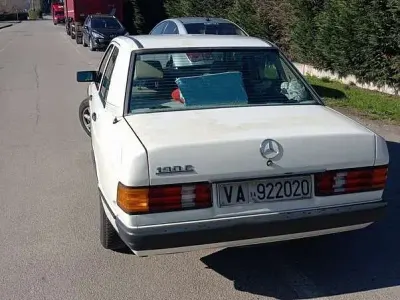 Usata Mercedes 190 122 CV (89 kW) 1984 Berlina