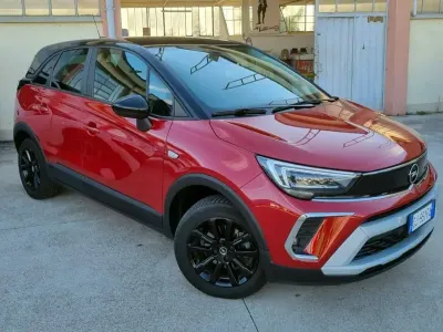 Usata Opel Crossland Design & Tech 110 CV (80 kW) 2022 Rosso sc. con tetto nero SUV