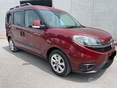 Usata Fiat Doblò Lounge 120 CV (88 kW) 2015 Rosso Monovolume