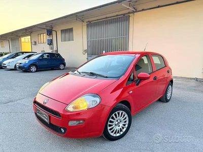 Usata Fiat Punto Lounge 69 CV (50 kW) 2015 Rosso Utilitaria