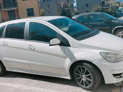 Usata Mercedes B200 Premium 2010 Bianco Monovolume